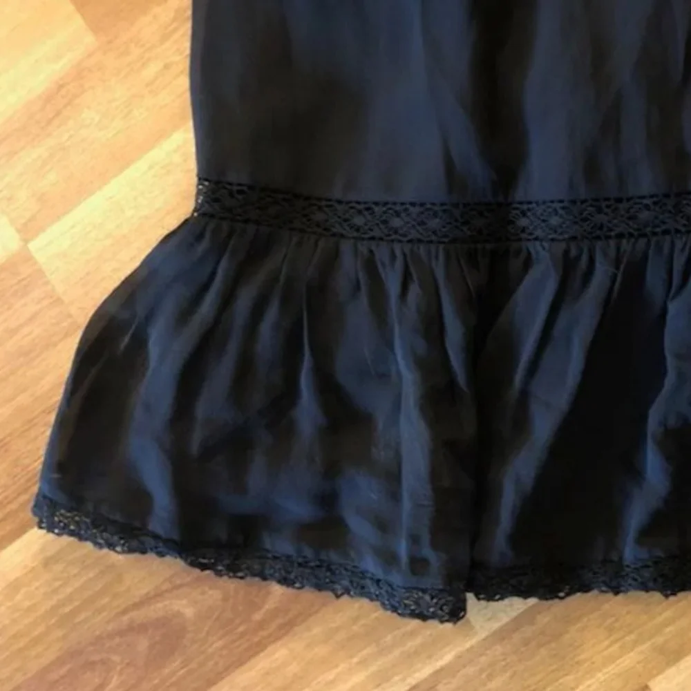 BCBG VINTAGE BLACK RUFFLE DETAIL DRESS - Picture 6 of 7